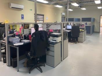 Cubículos de las oficinas administrativas.